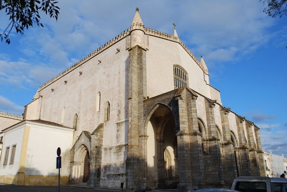 Igreja de Sao Francisco de Evora by Concierge.2C (creative commons)