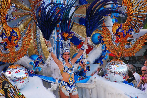La Reina del Carnaval de Santa Cruz de Tenerife 2010 by Leinnad on Flickr (creative commons)