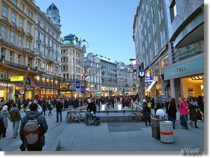 Shopping in Vienna (by Kliefi:Chris, creative commons license)