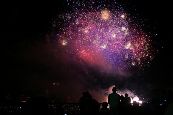 Boston Fourth of July Fireworks by Flickr User ADupnik (Creative Commons) 